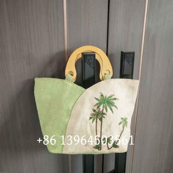 বাঁশ বোনা খড়ের হ্যান্ডব্যাগ