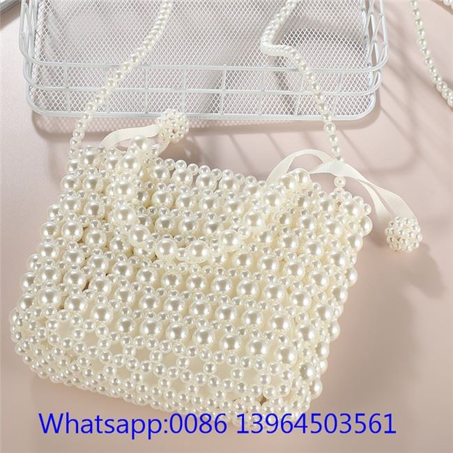 হস্তনির্মিত সাদা মুক্তার পুতির ব্যাগ