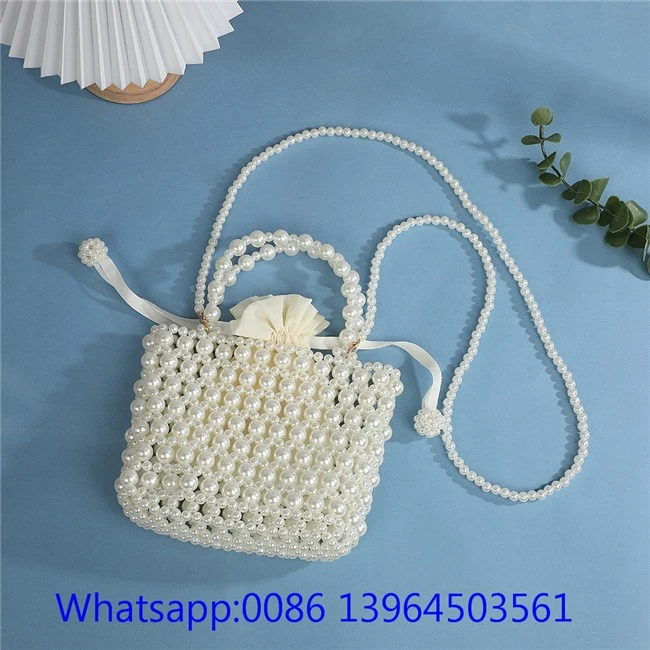 ক্রসবোডে পার্ল বিডেড ব্যাগ