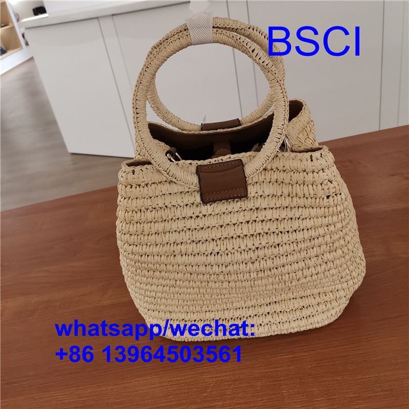 গ্রীষ্মের জন্য কেনাকাটা স্ট্র ব্যাগ