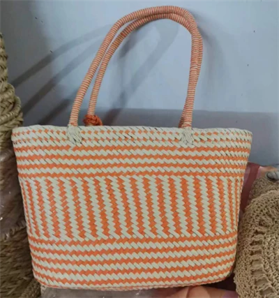 কমলা এবং বেজ কাগজ বোনা বড় টোট ব্যাগ