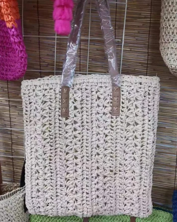 Crochet প্যাটার্ন মহিলাদের হাতে তৈরি ফাঁপা কাঁধের ব্যাগ