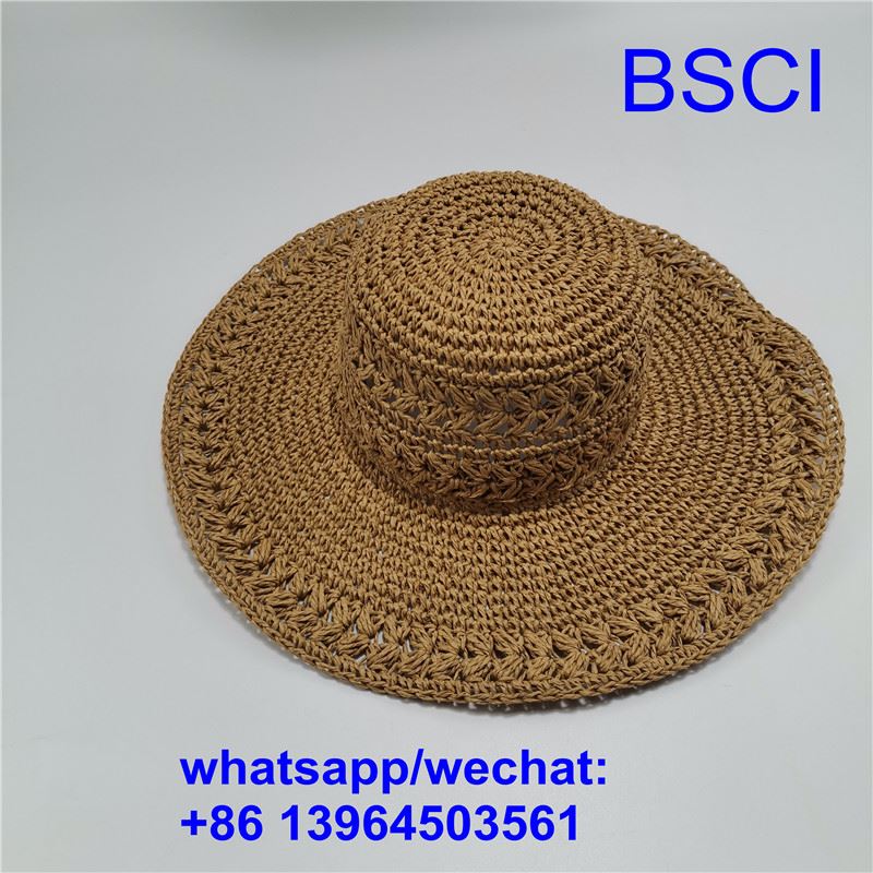 তরুণ মহিলা সৈকত টুপি